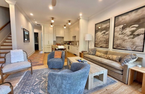Auburn House | BRAND NEW! Gorgeous 3-bedroom Townhome on Samford Ave in Downtown Auburn!