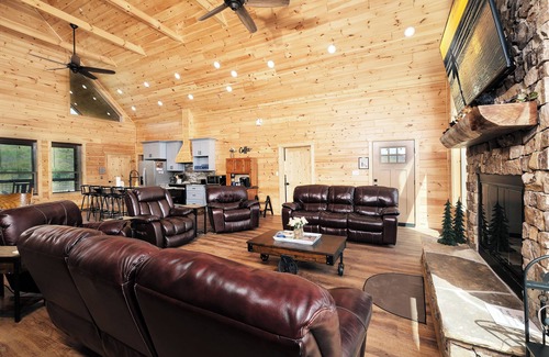 Gatlinburg - Pigeon Forge Cabin | Brand new gorgeous 5BR cabin with mtn views, game room, hot tub, movie theater!