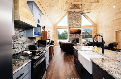 Gatlinburg - Pigeon Forge Cabin | Brand new gorgeous 5BR cabin with mtn views, game room, hot tub, movie theater!