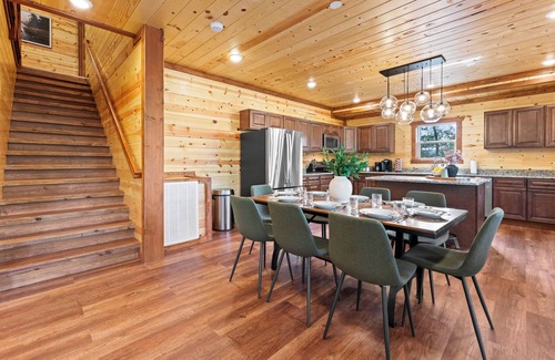 Sevierville Cabin | Brand New Greenleaf Lodge ~Indoor Pool ~ Hot Tub