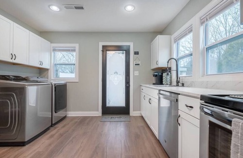 Scotts House | Brand New & High Quality Reno w/Great Location