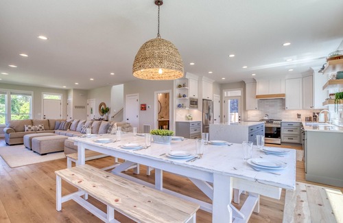 Lincoln City House | Brand New Home: 3 King Bedrooms, Kids Bonus and Bunk Room, Hot Tub, Near Beach!