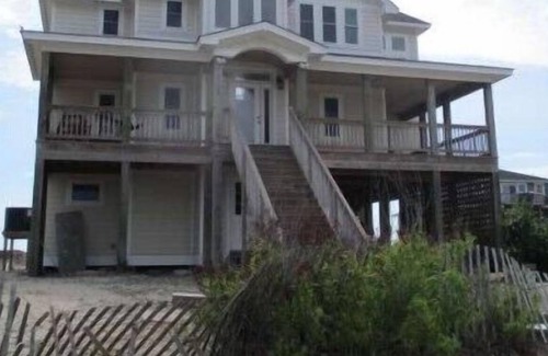 Corolla House | Brand NEW home in Swan Beach, Beautiful decor! Beautiful Views. Pets!