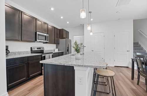 Buechel House | Brand new home less than 30 mins away from Louisville's favorite destinations!