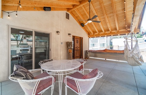 Orange House | BRAND NEW HOME | VIEW, FIRE PIT, BBQ & PUTTING GREEN
