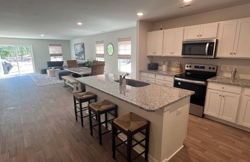 Boiling Spring Lakes House | Brand New Home with Open Floor Plan and Large Back Yard