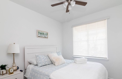 Lathrop House | Brand New House | 3 Bedroom 2 Bathroom w/ King Bed