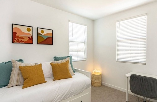 Maryvale House | Brand New House - Minutes From Cardinals Stadium and Westgate