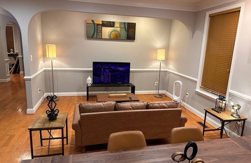 Nauck House | Brand NEW House with 4-bedroom, 2.5 Bathroom, WiFi, AC, heating, and non smoking