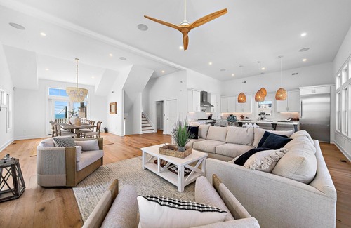 South Beach Haven House | BRAND NEW HOUSE with POOL and HOTTUB - one off the beach
