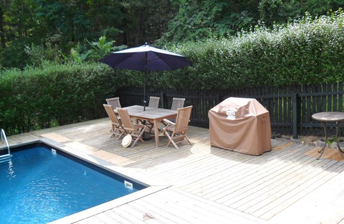 Sag Harbor House | Brand new kitchen, Jacuzzi, organic garden, minutes to the Village