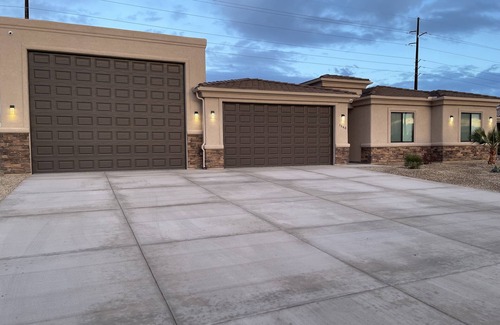 Lake Havasu City House | BRAND NEW Lake Side 3/3 Designer Home* Resort Pool * MEGA BOAT GARAGE
