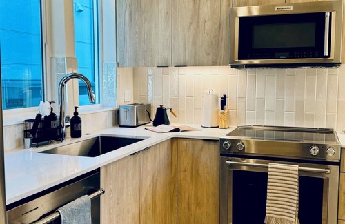 North Queen Anne House | Brand New, Luxe & Bright Gem: Prime Location - Queen Anne, Roof Deck, Views