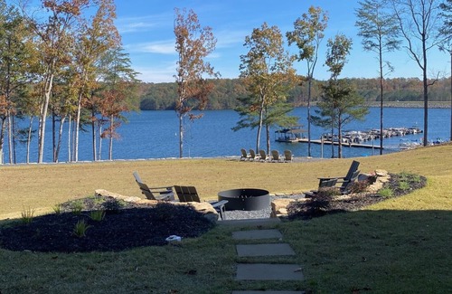 Waleska House | BRAND NEW! Luxurious Lakefront Property Perfect for Families & Friends!