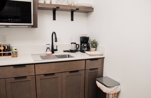 Pumpkin Center Apartment | Brand New, Luxury 1BD/1BA Unit in a Quiet Newly Constructed Area of Bakersfield