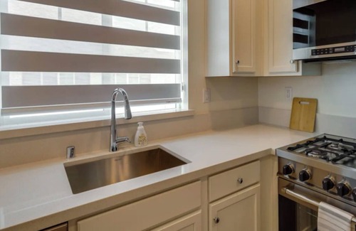 Tracy House | Brand New Luxury 2 Bed 2 bath