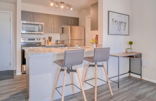 Calgary Condo | Brand New Luxury 2Bedrooms Condo by Calgary Airport & Crossiron Mill Mall W UG P