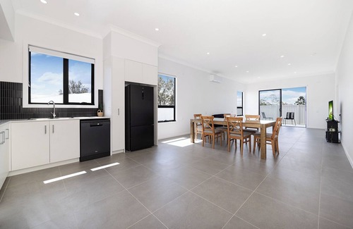 Goodna House | Brand New Luxury 3 bedroom Home/3 ensuite - bathroom/Free Wifi