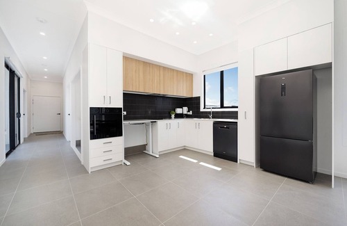 Goodna House | Brand New Luxury 3 bedroom Home/3 ensuite - bathroom/Free Wifi