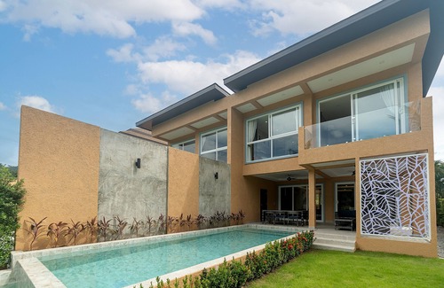 Klong Son Villa | Brand New Luxury 4-B Pool Villa Near Beach, Koh Chang
