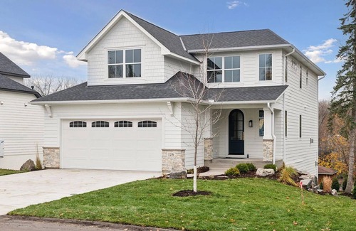 Wayzata House | Brand New! Luxury 5BR House in Heart of Charming Downtown Wayzata
