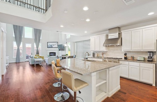 Irving House | Brand New Luxury 6BD,5BA Grand Vacation Home
