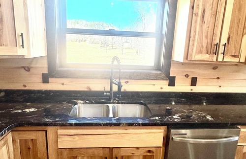 Doniphan Cabin | BRAND NEW Luxury and Privacy 4 bedroom 3 bathroom Cabin on Current River