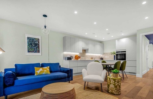 Kilburn Apartment | Brand New Luxury Apartment with Terrace Park Views