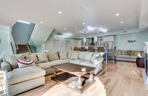 South Haven House | BRAND NEW Luxury Beach Homes by North Beach-BEST LOCATION-Walk to Town-SLEEP 32