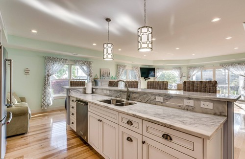 South Haven House | BRAND NEW Luxury Beach Homes by North Beach-BEST LOCATION-Walk to Town-SLEEP 32