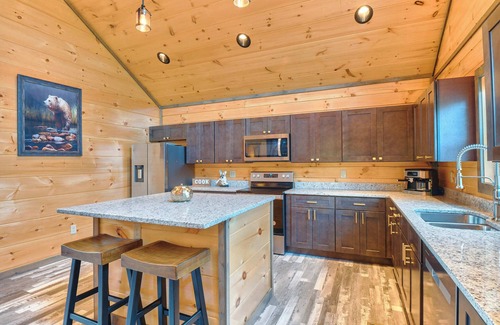 Sevierville Cabin | Brand New Luxury Cabin/Hot tub/Game Rm/Pool table