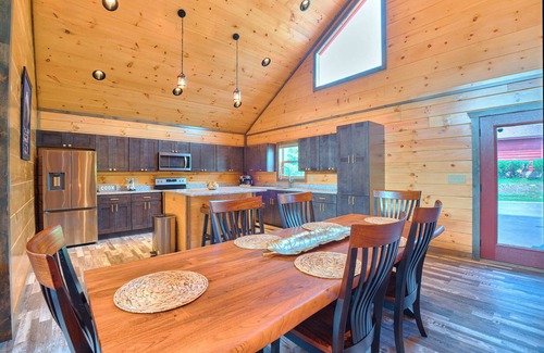 Sevierville Cabin | Brand New Luxury Cabin/Hot tub/Game Rm/Pool table