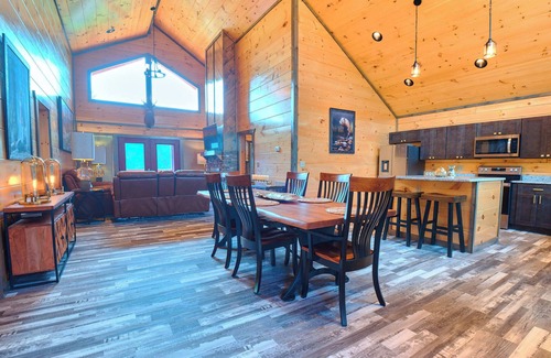 Sevierville Cabin | Brand New Luxury Cabin/Hot tub/Game Rm/Pool table