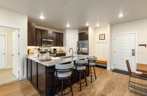 Lakeside Village Condo | Brand New Luxury Condo/Stunning Mountain Views/Shared Hot Tub/Shuttle to Lifts
