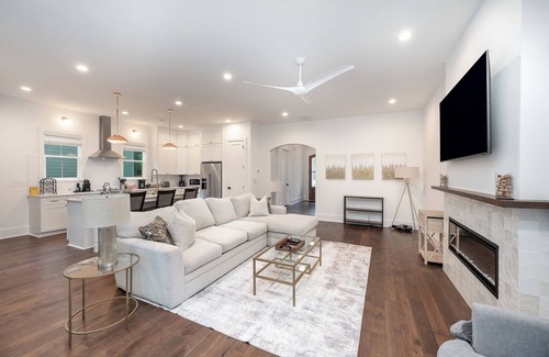 Enderly Park House | Brand New Luxury Home 4BR/3BA Minutes to Uptown
