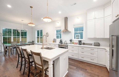 Enderly Park House | Brand New Luxury Home 4BR/3BA Minutes to Uptown