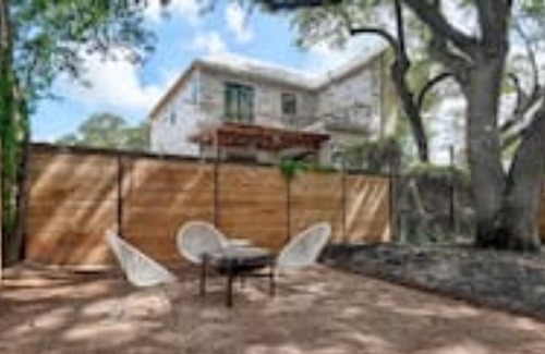 Swede Hill House | Brand New Luxury House Next to Downtown
