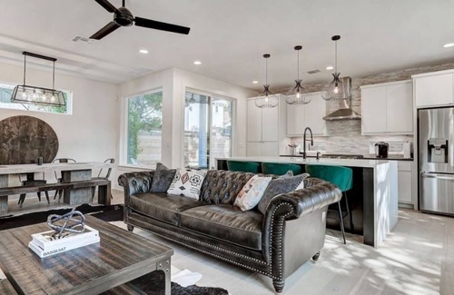 Swede Hill House | Brand New Luxury House Next to Downtown