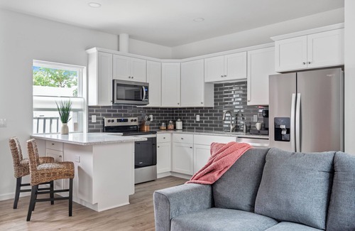 Paso Robles Apartment | Brand New, Luxury King Bedrm, Heart of Downtown, Quaint popular area, EV charger