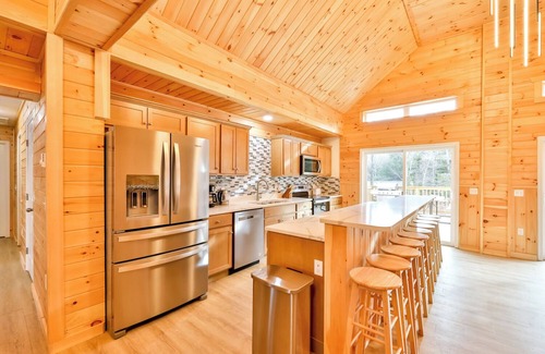 Tannersville House | Brand New Mega Mansion 10BR 6 Bath 6000 Sq Log Home in Hunter