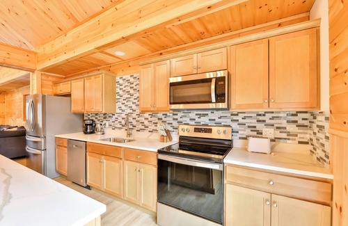 Tannersville House | Brand New Mega Mansion 10BR 6 Bath 6000 Sq Log Home in Hunter