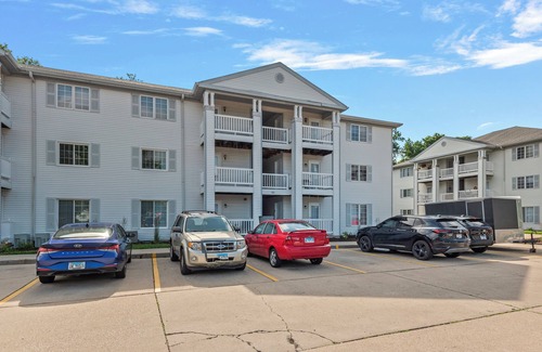 Springfield Apartment | Brand New! Modern 1BD,1BA Hidden Gem w/King Bed, Patio, Fast WiFi & Free Parking
