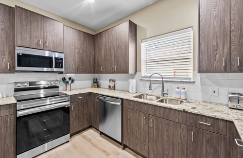 Denison House | Brand New/Modern 3BR Home: Pet-Friendly, Open Layout, Near Historic Main Street & Outdoor Fun