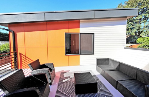 Columbia City Condo | Brand New Modern Home with Rooftop Terrace, Jacuzzi, Garage, and high-speed Wifi