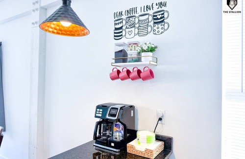 Downtown Memphis Apartment | BRAND NEW Modern Spacious Loft in Downtown with free parking