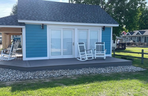 Houghton Lake Cabin | Brand New Modern Cabin Steps away from beautiful Houghton Lake