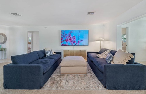Moorings Villa | Brand New Moorings Beach Villa just minutes to the Beach and Downtown Naples