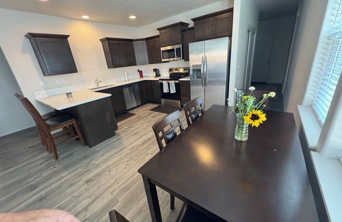 Thurston Condo | Brand New never lived in 3-bedroom Duplex in enjoyable Springfield with AC