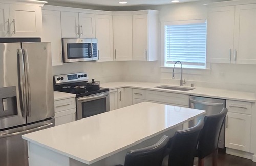 Eastside Apartment | Brand New Peaceful Top Floor 2-bedroom Apartment in Tacoma