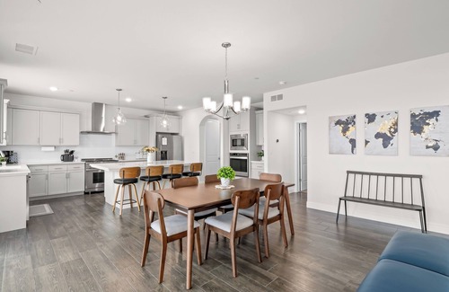 Clovis House | Brand New, Pool, Game Room, BBQ, 2 King Suites!
